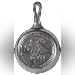 Lodge Wildlife Series-6.5" Cast Iron Skillet with Wolf Scene, Black